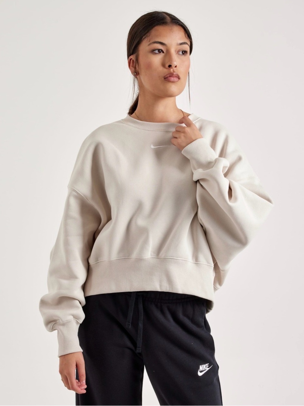 Womens Nike Phoenix Fleece Oversized Crewneck Sweatshirt in Light Beige XS